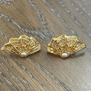 Vintage Fan Clip On Earrings Womens Gold Tone Faux Pearl Estate Fashion Jewelry